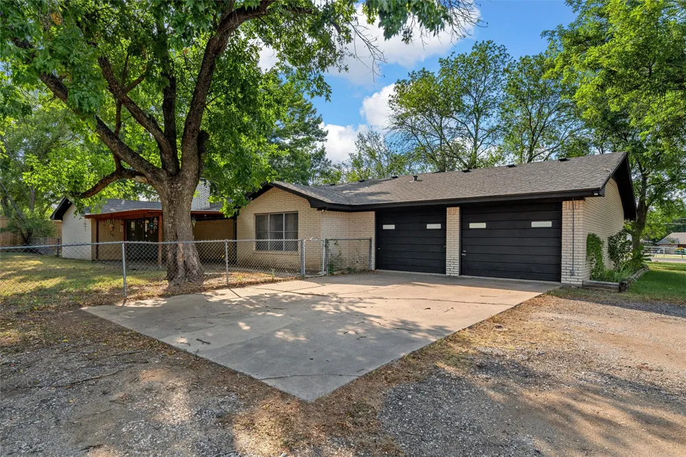 739 Old Robinson Road Robinson, TX 76706