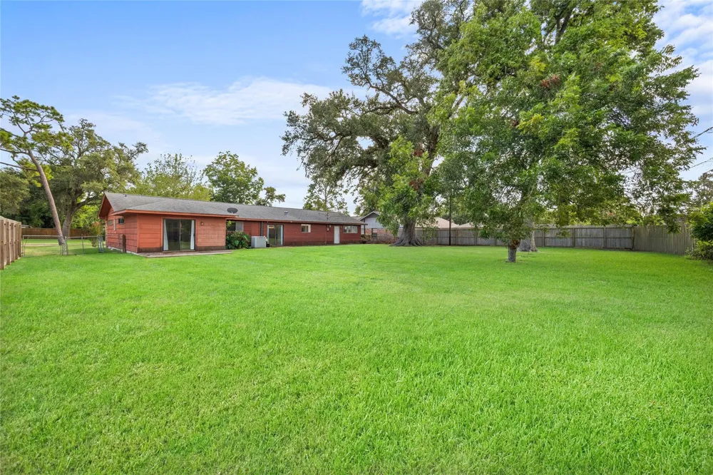 103 Ligustrum Street Lake Jackson, TX 77566