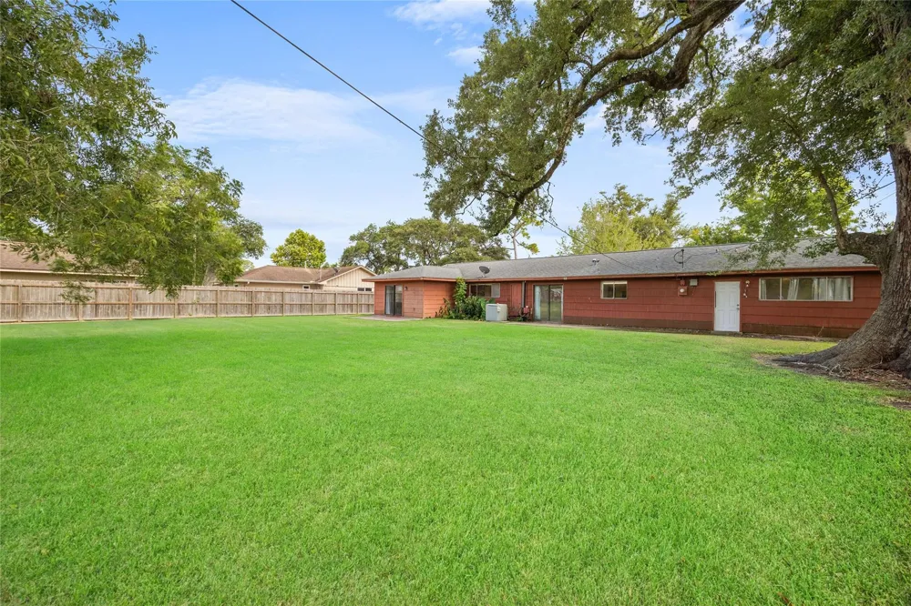 103 Ligustrum Street Lake Jackson, TX 77566