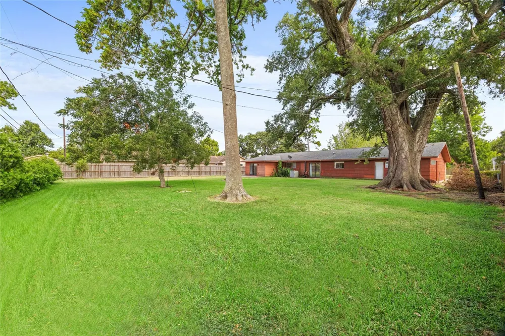 103 Ligustrum Street Lake Jackson, TX 77566