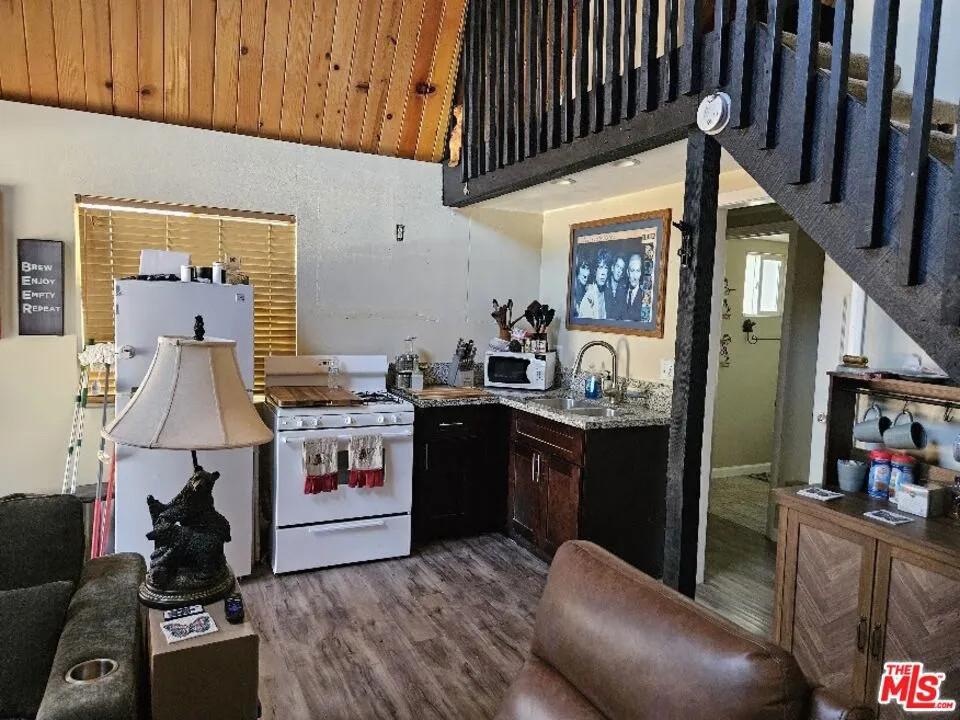 550 Pine Lane Sugarloaf, CA 92386