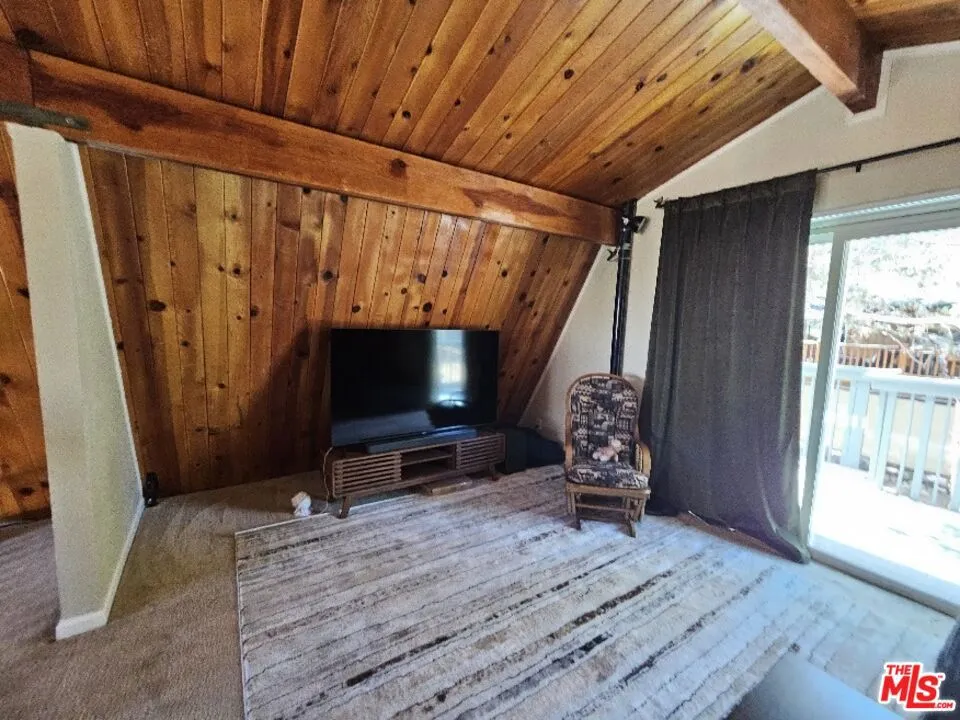 550 Pine Lane Sugarloaf, CA 92386
