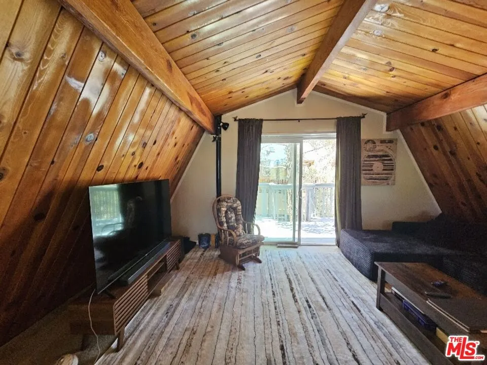 550 Pine Lane Sugarloaf, CA 92386