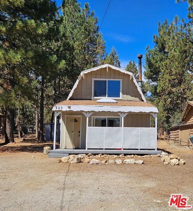 550 Pine Lane Sugarloaf, CA 92386
