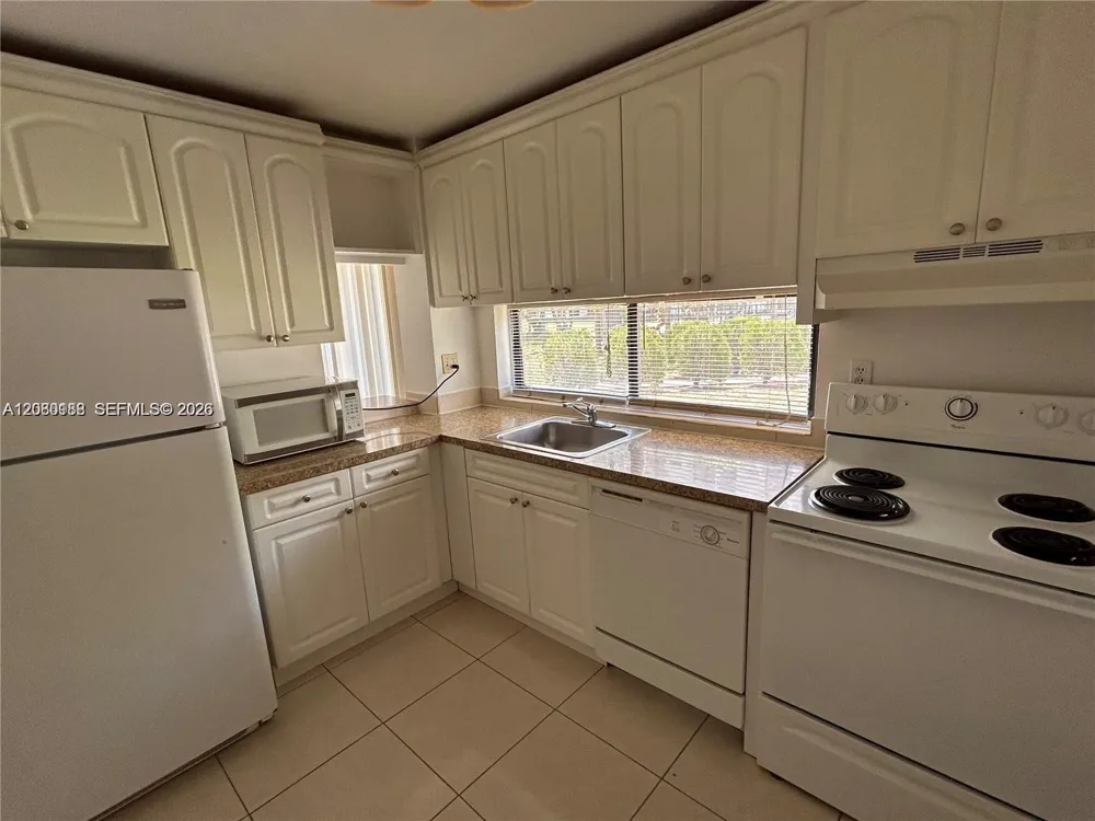 17011 Bay Rd #112 Sunny Isles Beach, FL 33160
