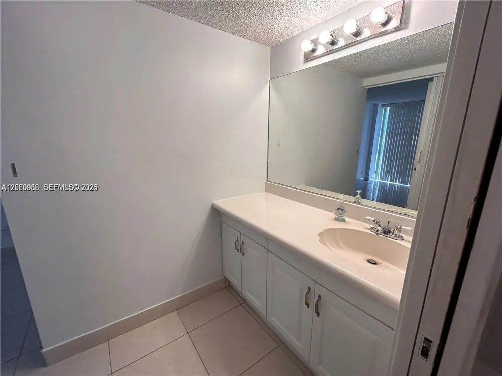 17011 Bay Rd #112 Sunny Isles Beach, FL 33160