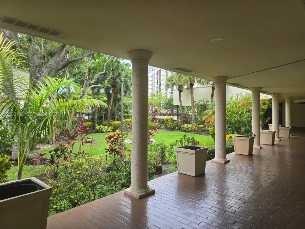 17011 Bay Rd #112 Sunny Isles Beach, FL 33160