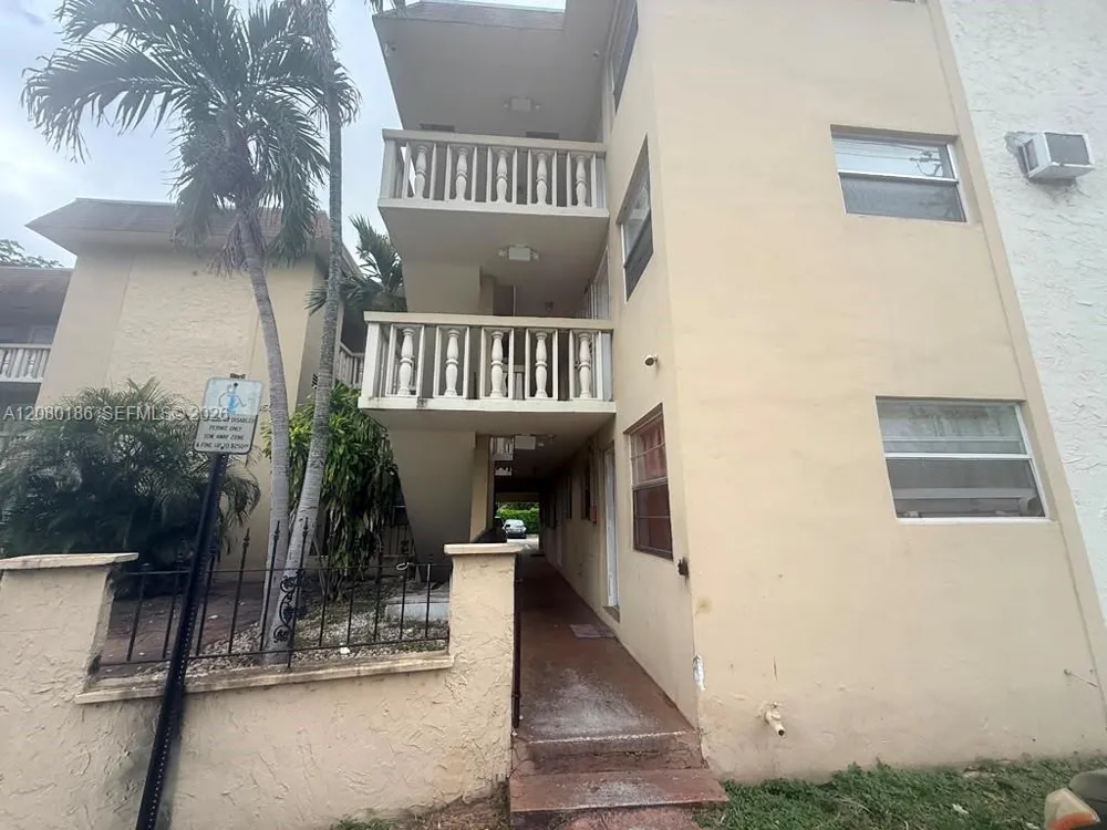 5391 W 22nd Ct #205 Hialeah, FL 33016