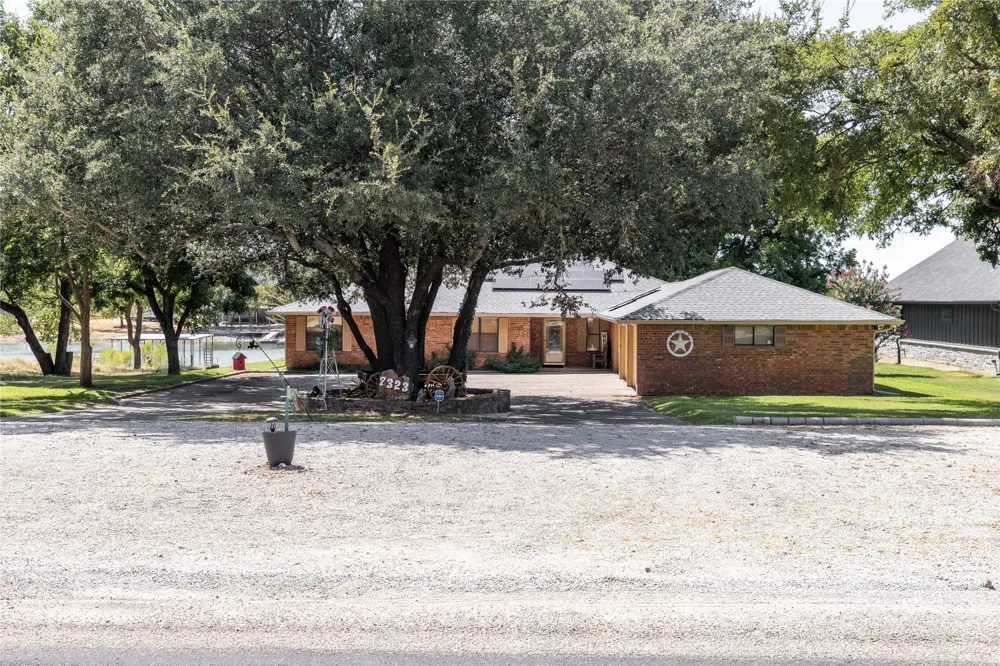 7323 Feather Bay Boulevard Brownwood, TX 76801