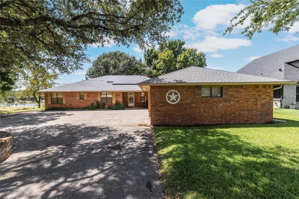 7323 Feather Bay Boulevard Brownwood, TX 76801
