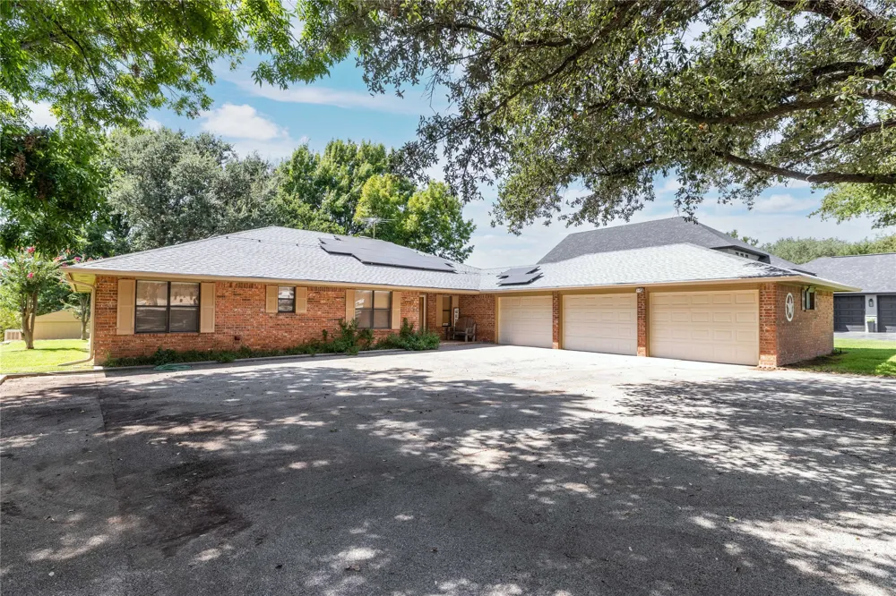 7323 Feather Bay Boulevard Brownwood, TX 76801