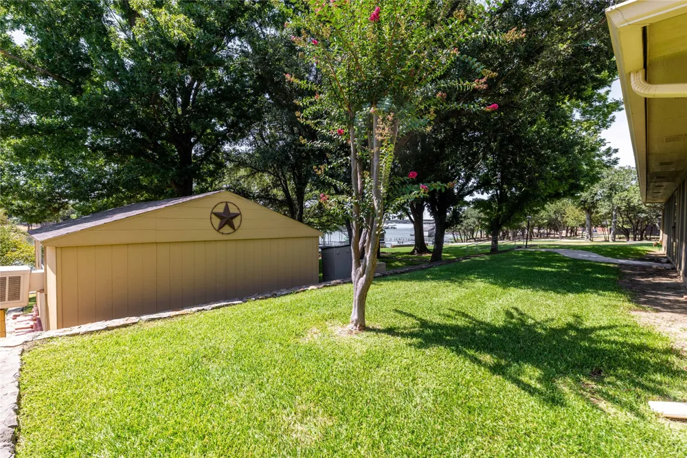7323 Feather Bay Boulevard Brownwood, TX 76801