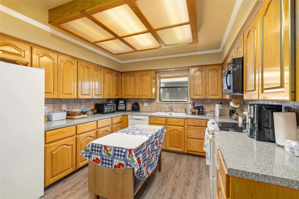 7323 Feather Bay Boulevard Brownwood, TX 76801