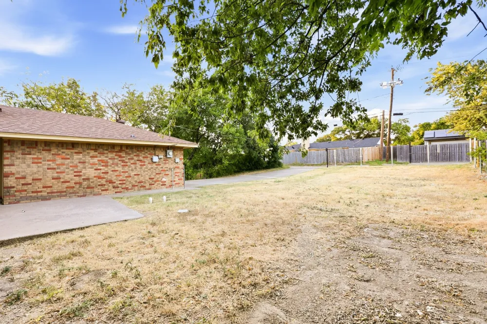 1315 Drury Drive Dallas, TX 75232