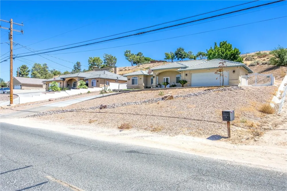 17659 Bangor Hesperia, CA 92345