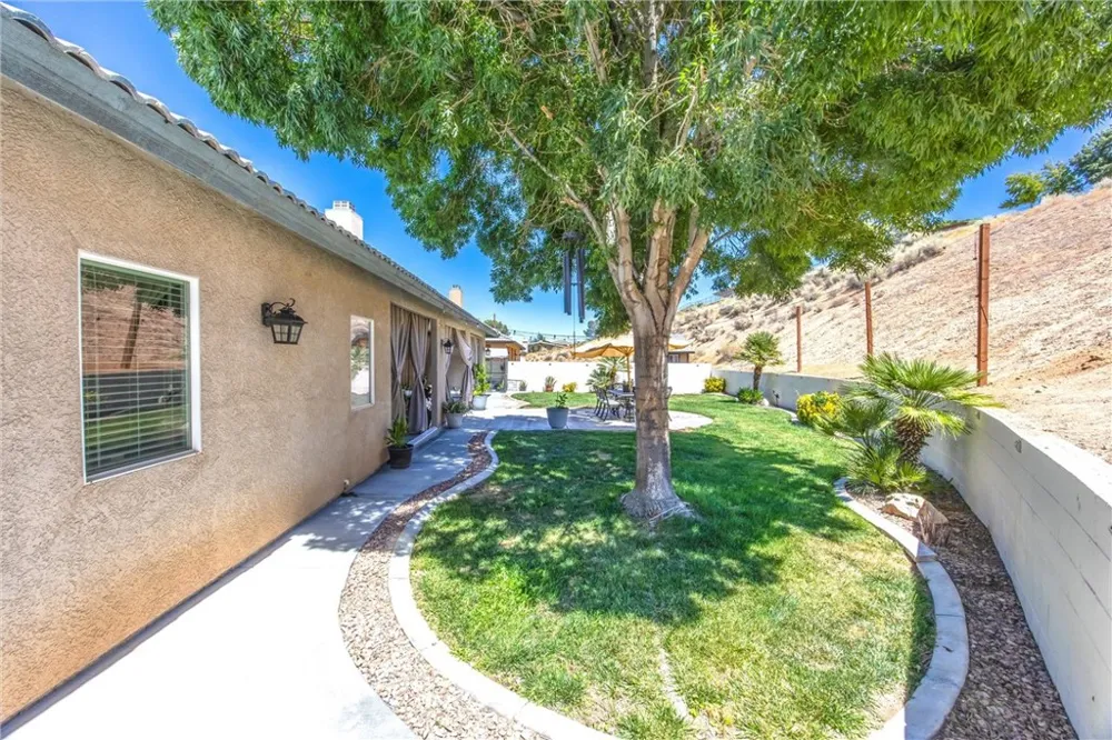 17659 Bangor Hesperia, CA 92345
