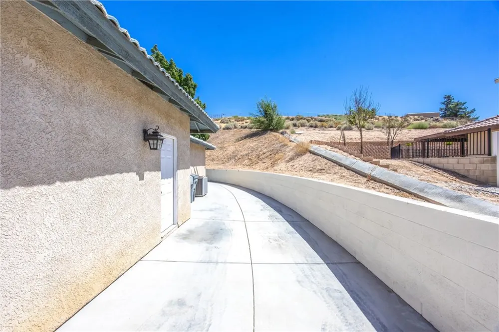 17659 Bangor Hesperia, CA 92345