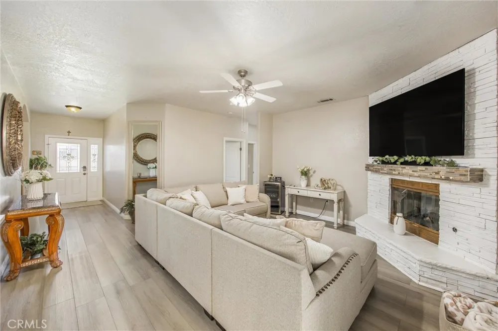 17659 Bangor Hesperia, CA 92345