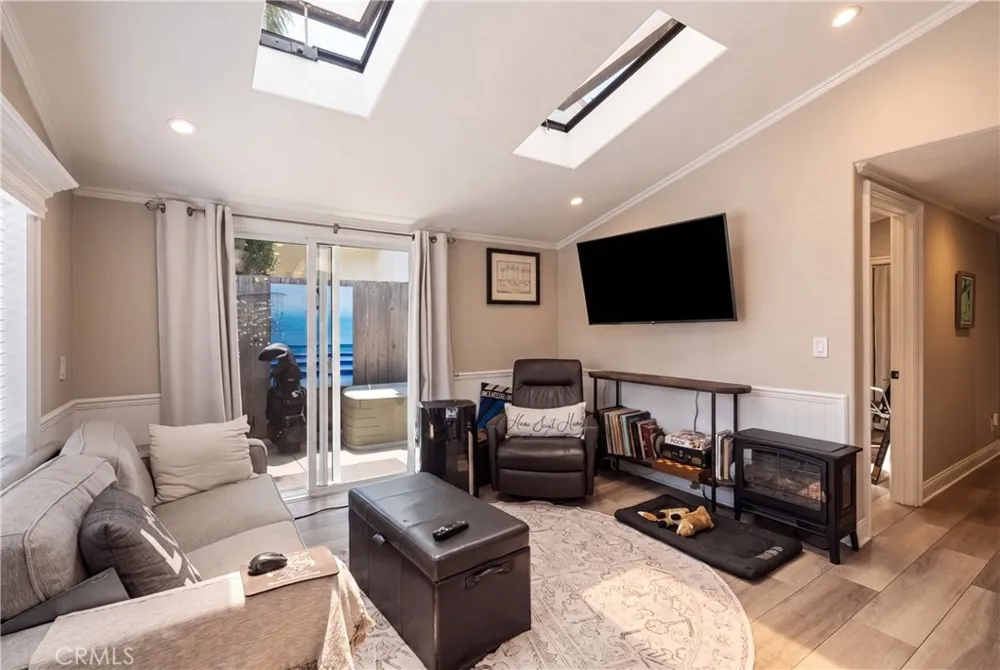 711 Huntington Huntington Beach, CA 92648