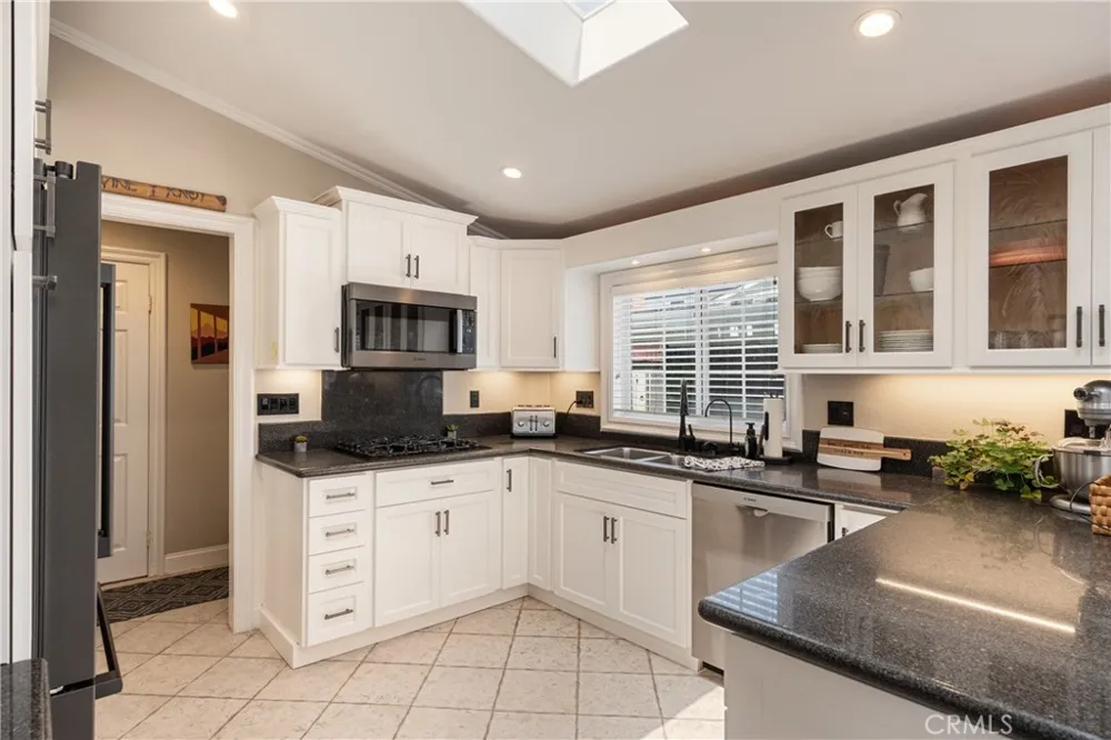 711 Huntington Huntington Beach, CA 92648