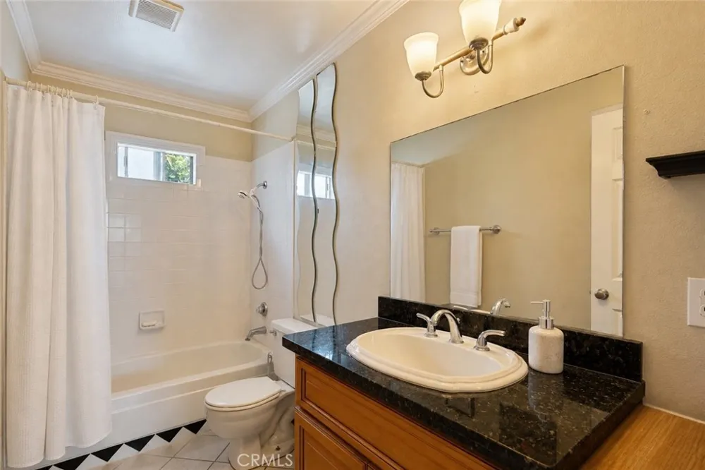 711 Huntington Huntington Beach, CA 92648