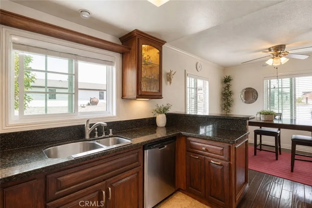 711 Huntington Huntington Beach, CA 92648