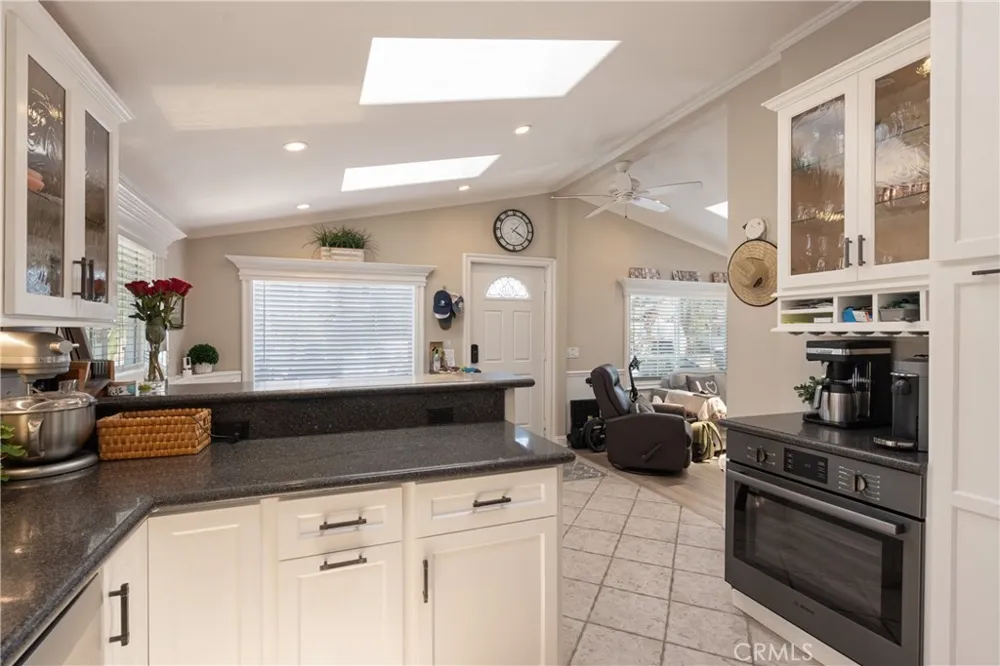 711 Huntington Huntington Beach, CA 92648