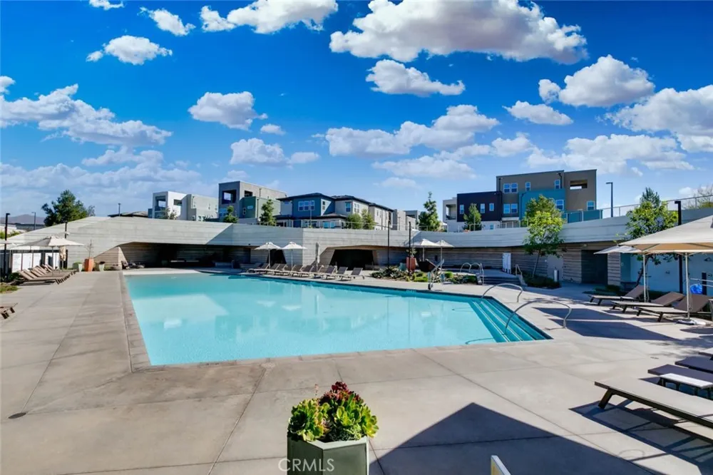 1085 Cadence Irvine, CA 92618