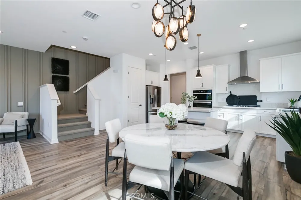1085 Cadence Irvine, CA 92618