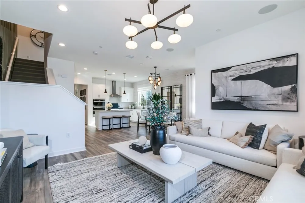 1085 Cadence Irvine, CA 92618