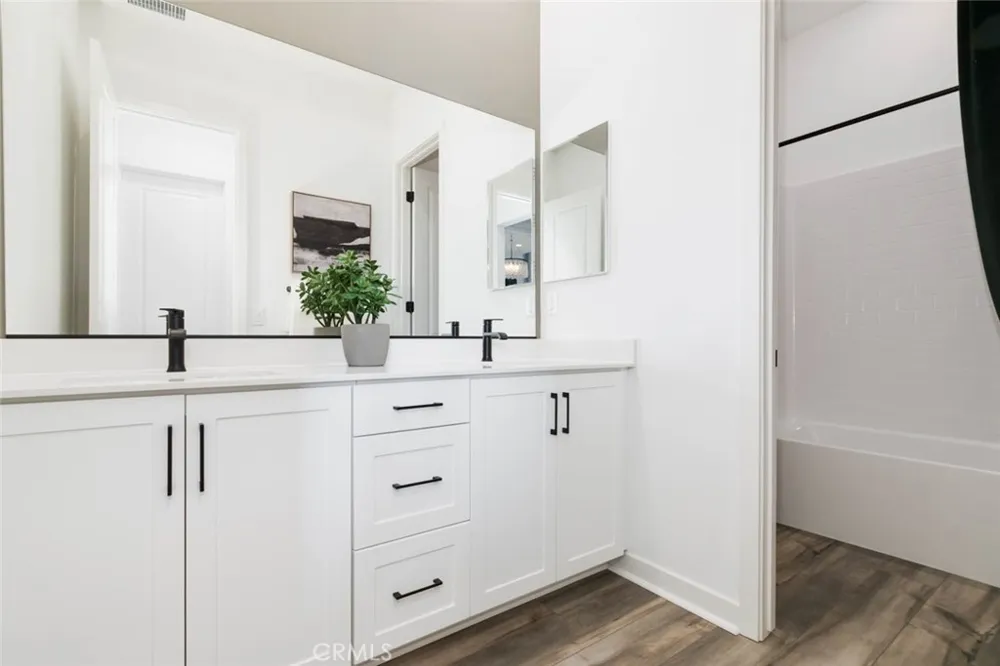 1085 Cadence Irvine, CA 92618