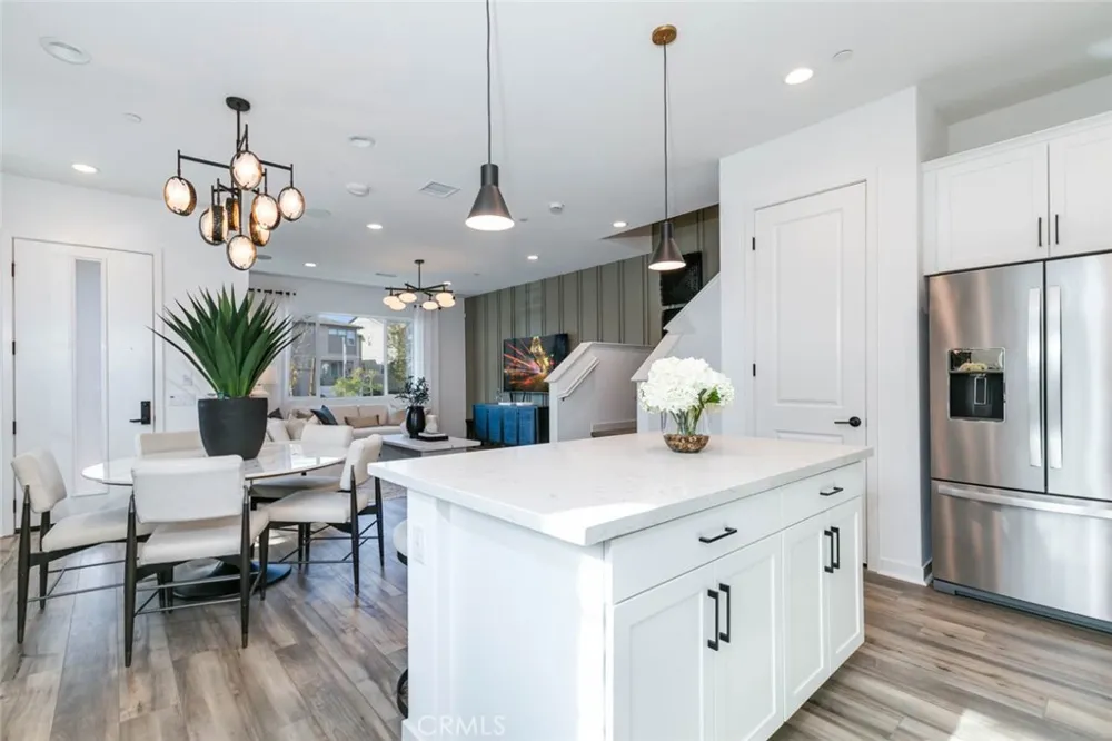1085 Cadence Irvine, CA 92618