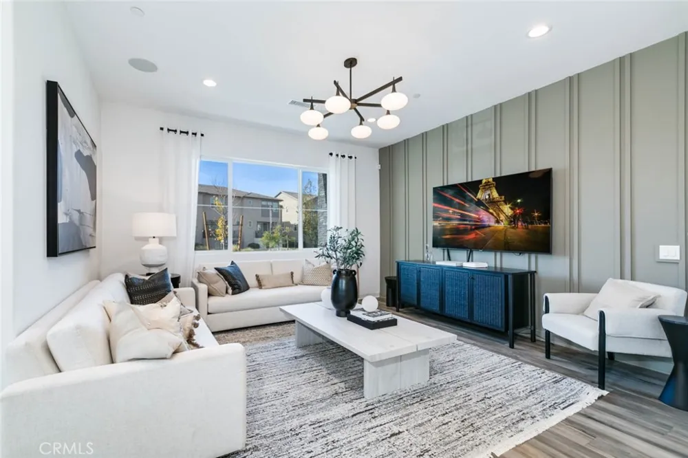 1085 Cadence Irvine, CA 92618