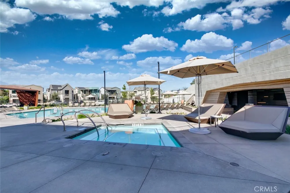 1085 Cadence Irvine, CA 92618