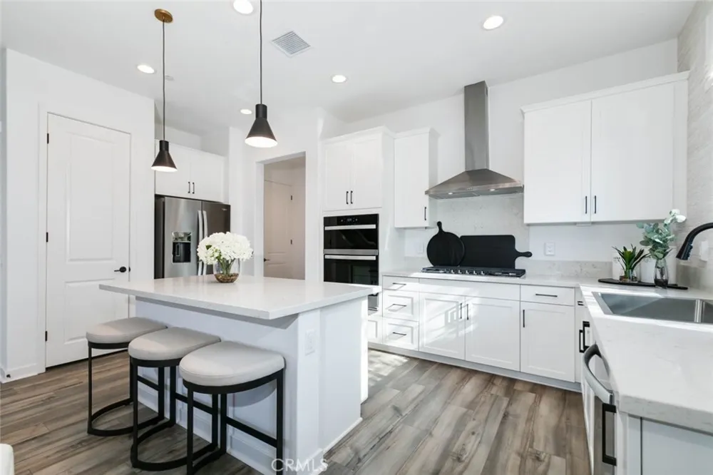 1085 Cadence Irvine, CA 92618