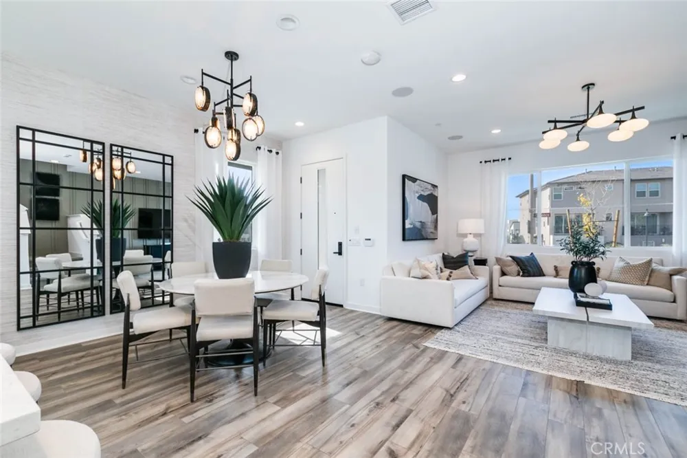 1085 Cadence Irvine, CA 92618