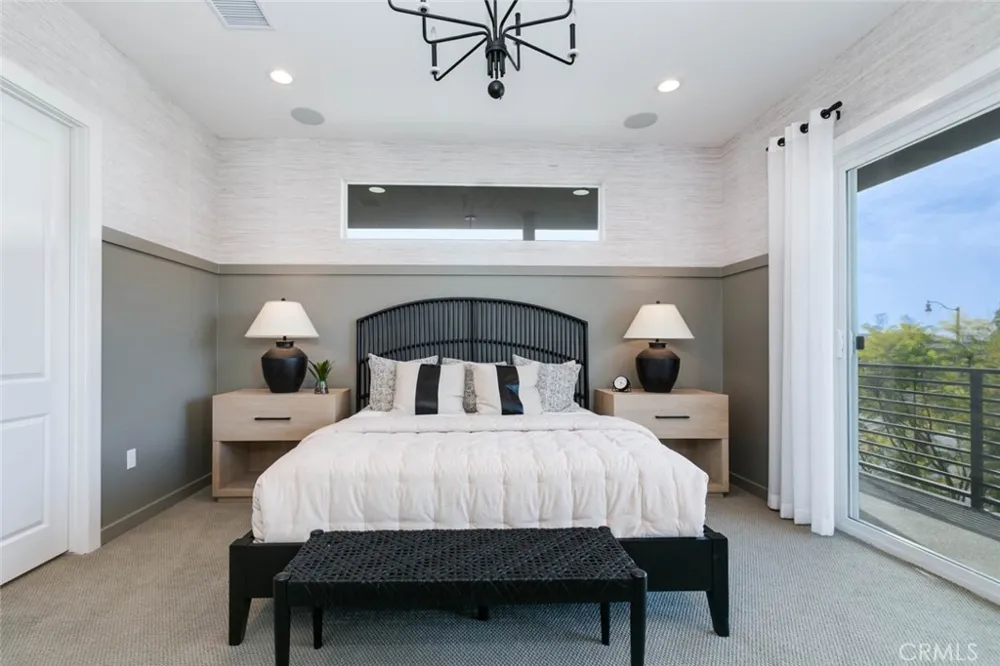1085 Cadence Irvine, CA 92618