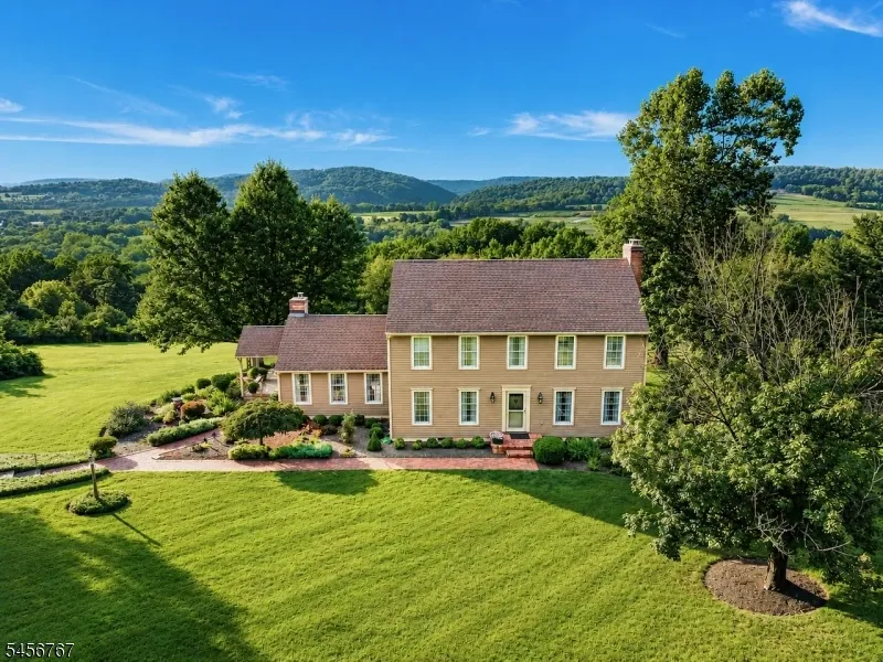 90 Old Farm Rd Holland, NJ 08848