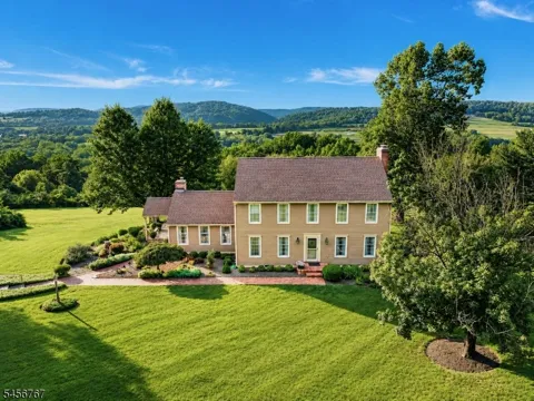 90 Old Farm Rd
