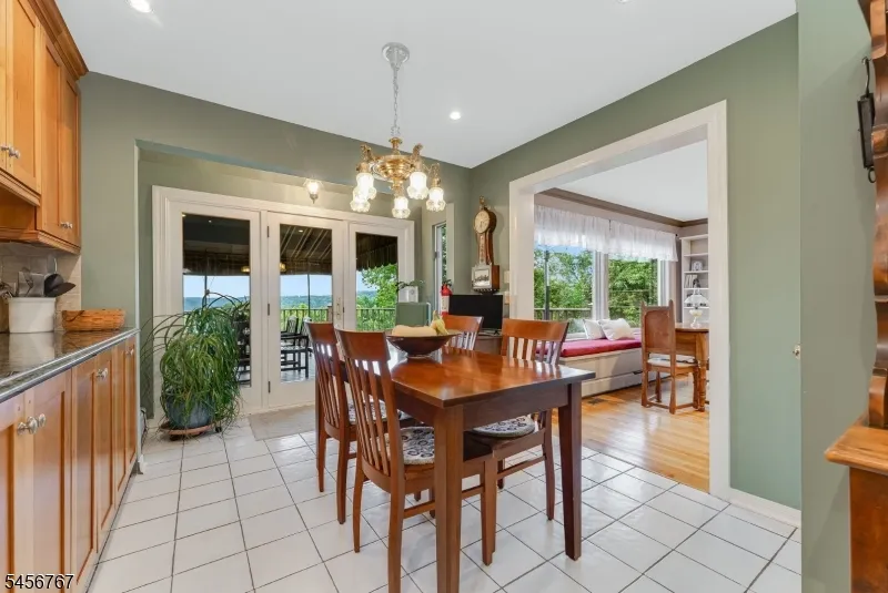 90 Old Farm Rd Holland, NJ 08848