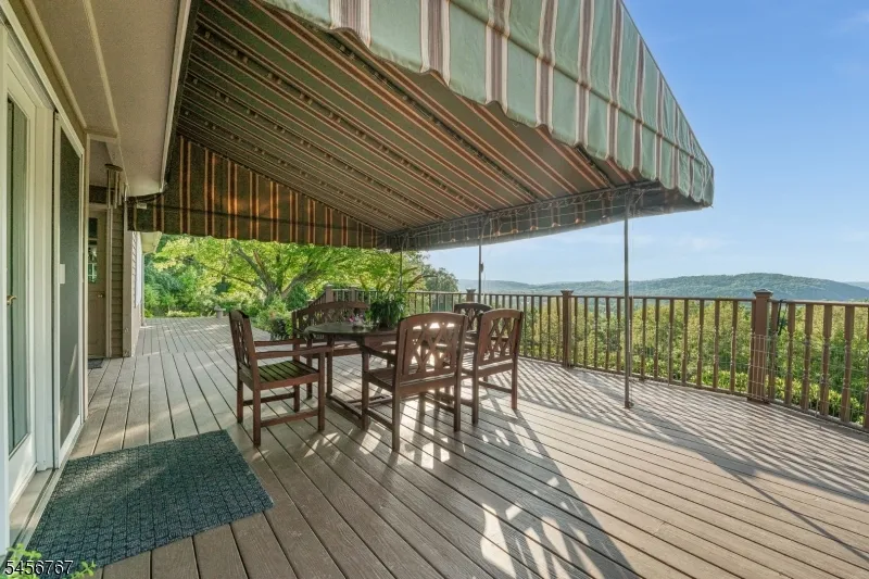 90 Old Farm Rd Holland, NJ 08848