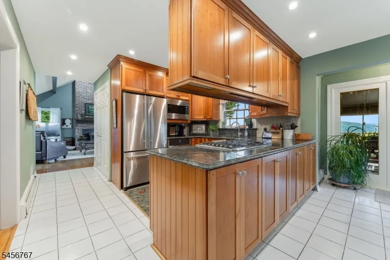 90 Old Farm Rd Holland, NJ 08848