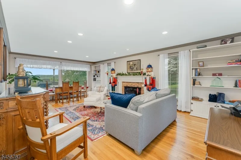 90 Old Farm Rd Holland, NJ 08848