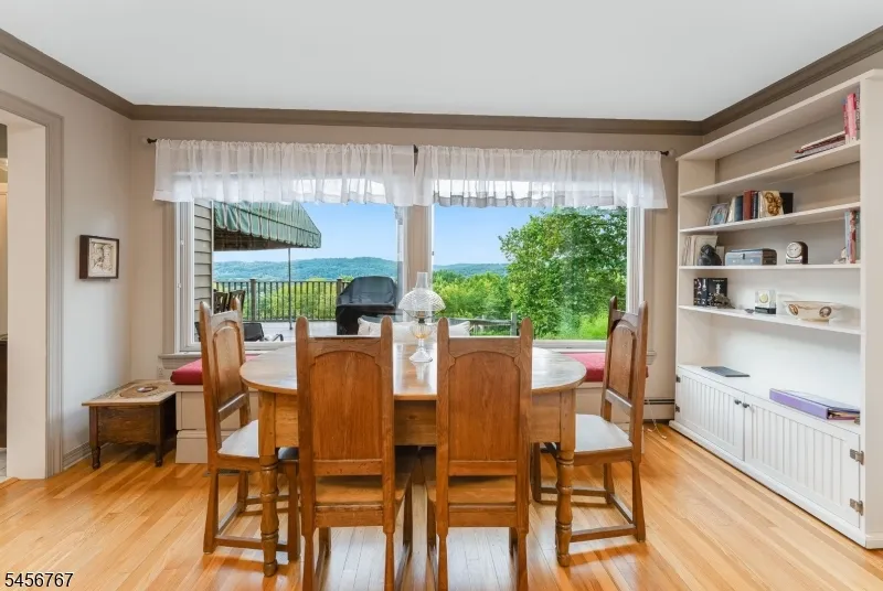 90 Old Farm Rd Holland, NJ 08848