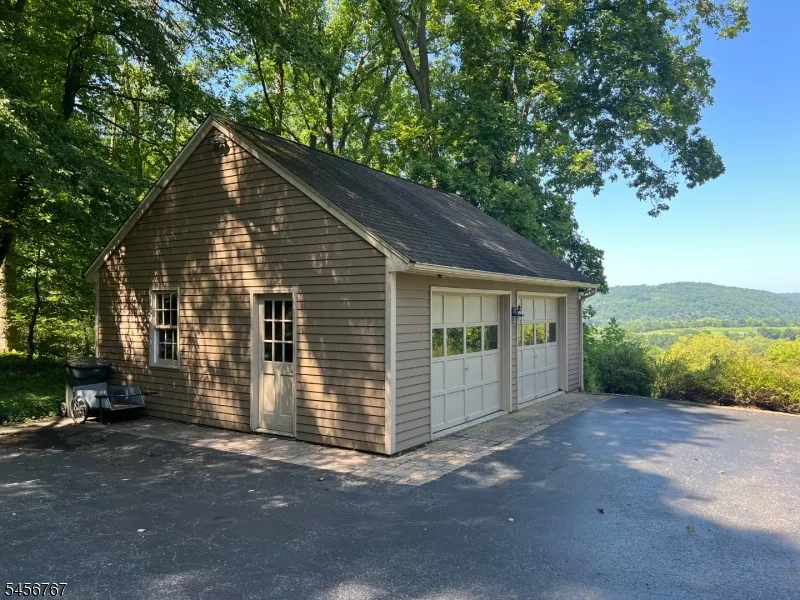 90 Old Farm Rd Holland, NJ 08848