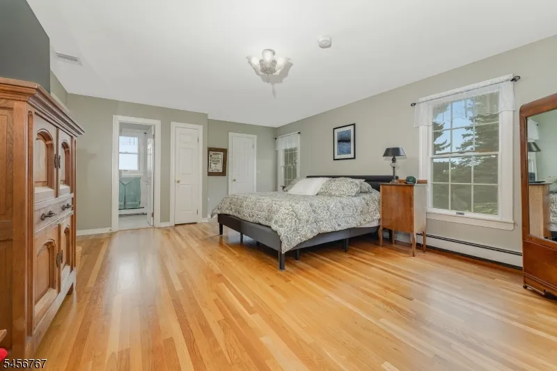 90 Old Farm Rd Holland, NJ 08848