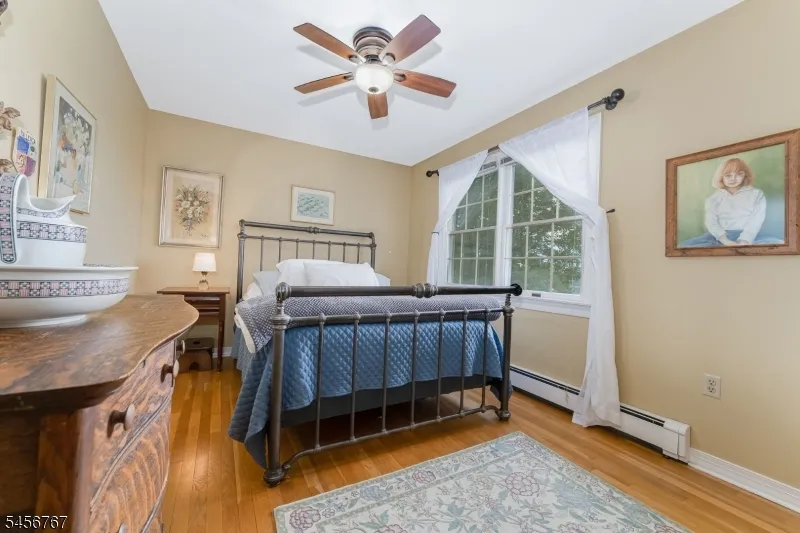 90 Old Farm Rd Holland, NJ 08848