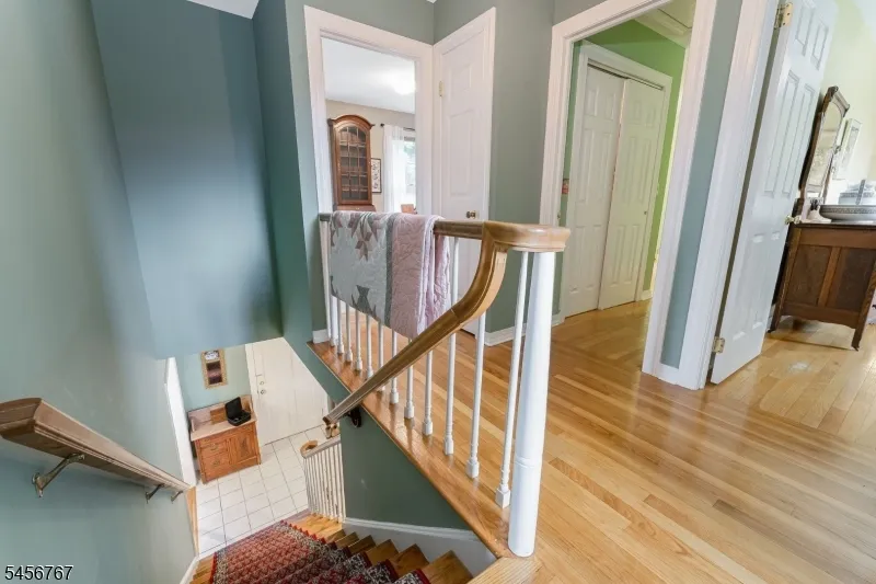 90 Old Farm Rd Holland, NJ 08848