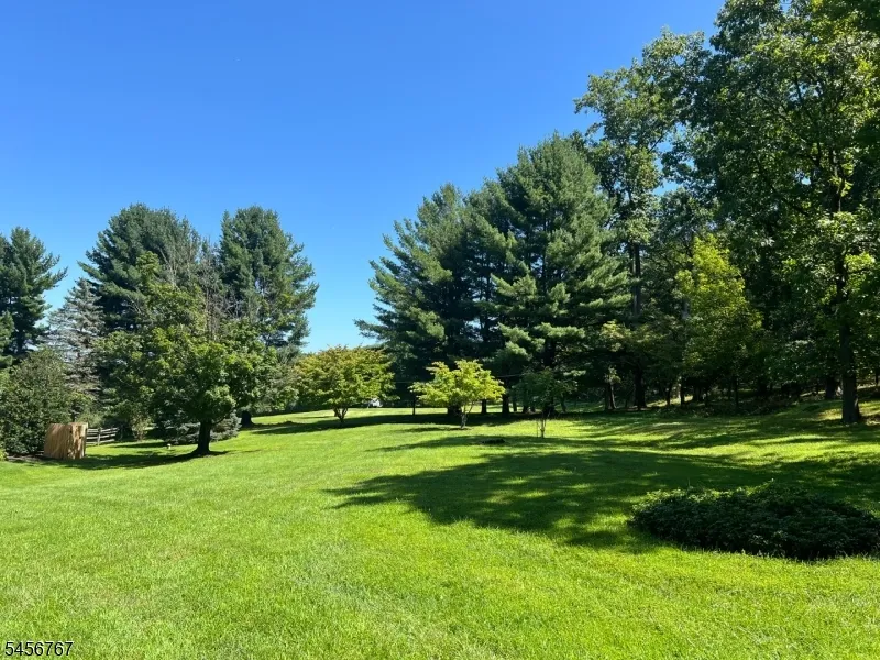90 Old Farm Rd Holland, NJ 08848