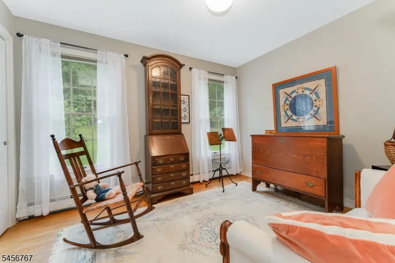 90 Old Farm Rd Holland, NJ 08848
